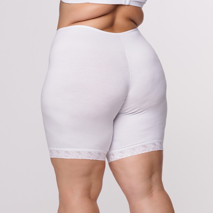 Bermuda Branca Plus Size em Algodão Egípcio com Renda